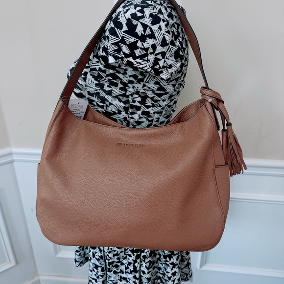 Michael Kors MICHAEL KORS Ashbury Slouchy Large Leather Shoulder Bag /NWT - Picture 9 of 10